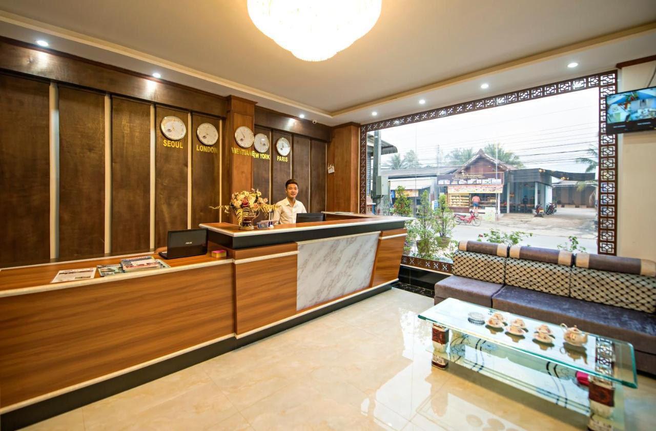 Premier Vang Vieng Hotel Exterior photo